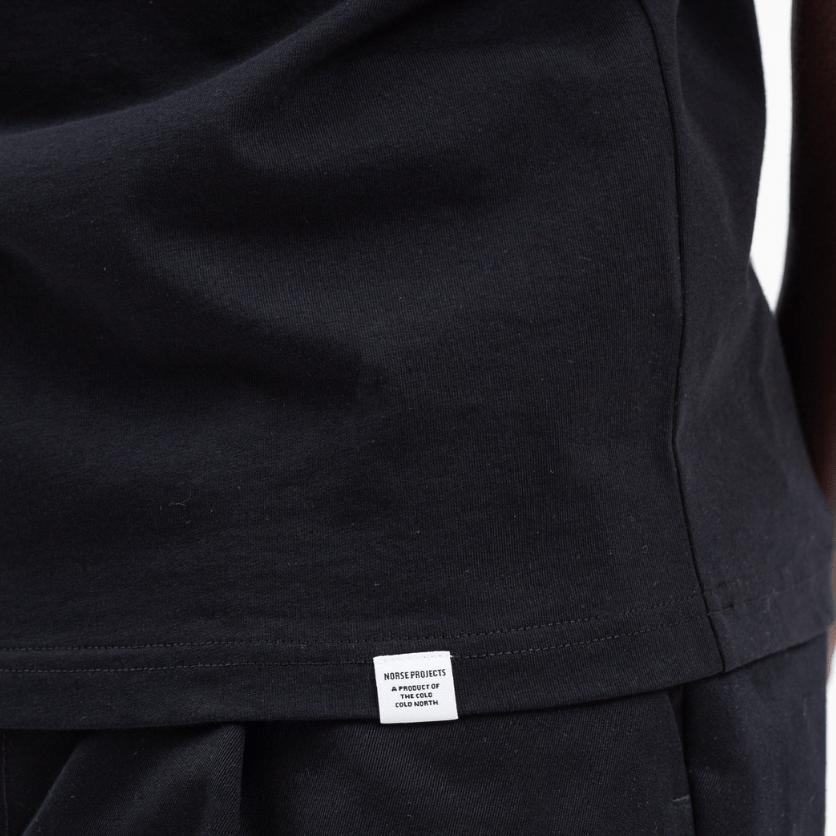 Norce Projects - T-shirt NIELS Standard noir manches courtes - OUT OF COLLECTION | Maison d'archives secrètes